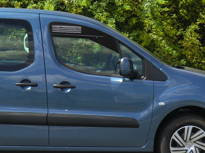Citroen Berlingo Havalandırma ızgarası